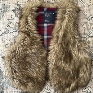 American Eagle faux fur vest junior large women’s medium
